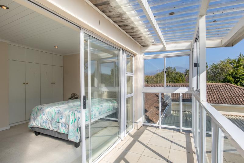 5 Bedroom Property for Sale in Constantia Western Cape